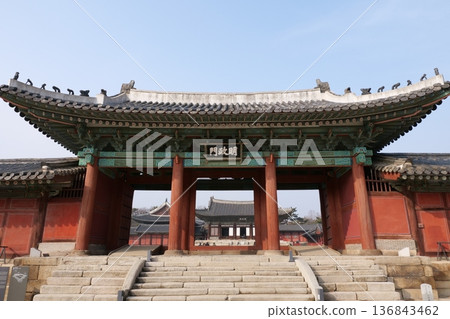 Traditional Korean Architecture in Seoul Traditional Korean Architecture in Seoul 136843462