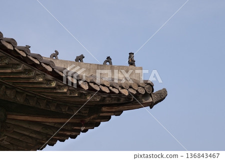 Traditional Korean Architecture in Seoul Traditional Korean Architecture in Seoul 136843467