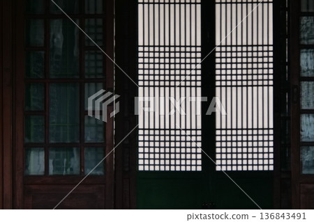 Traditional Korean Architecture in Seoul 136843491