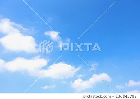 二月溫暖的一天的天空 二月溫暖的一天的天空 136843792