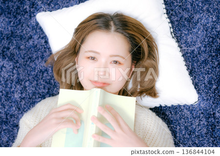 A Japanese woman in her twenties reading at home A Japanese woman in her twenties reading at home 136844104