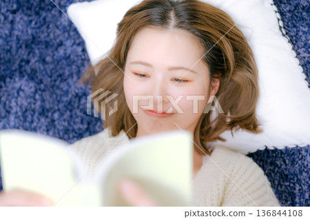 A Japanese woman in her twenties reading at home A Japanese woman in her twenties reading at home 136844108