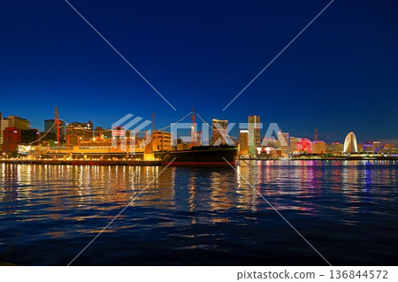 Hikawamaru和Minato Mirai的夜景 136844572