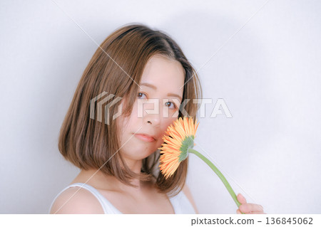 Transparent portrait of a woman with flowers Transparent portrait of a woman with flowers 136845062