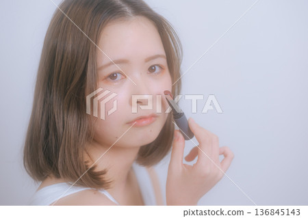 Young woman with natural make-up 136845143