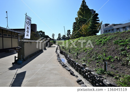 湯殿城,位於伊予國松山市,是國家指定的歷史遺跡。 湯殿城,位於伊予國松山市,是國家指定的歷史遺跡。 136845519