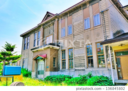 Otaru City Designated Historic Building No. 45: Former Takashima Town Hall 136845802