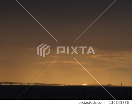 關西國際機場的夜景 136845886