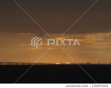 關西國際機場的夜景 136845891