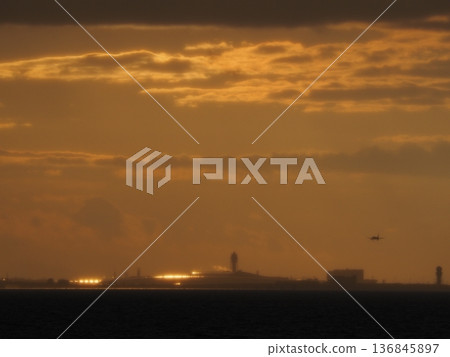 關西國際機場的夜景 136845897