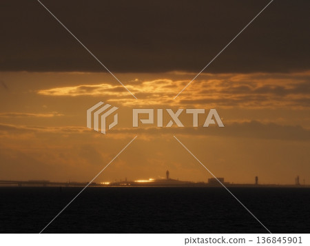 關西國際機場的夜景 136845901