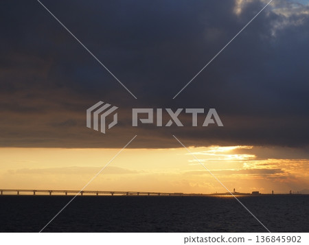 關西國際機場的夜景 136845902