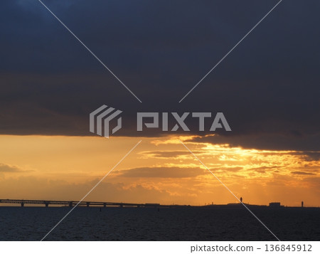 關西國際機場的夜景 136845912