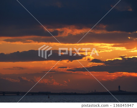 關西國際機場的夜景 136845947