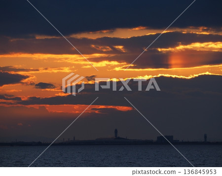 關西國際機場的夜景 136845953