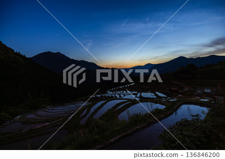 傍晚的丸山千枚田春景 傍晚的丸山千枚田春景 136846200