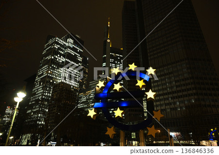 歐洲中央銀行夜間 歐洲中央銀行夜間 136846336