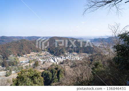 從祥峰山登山道起點看的景色(東京都秋留野市) 從祥峰山登山道起點看的景色(東京都秋留野市) 136846431