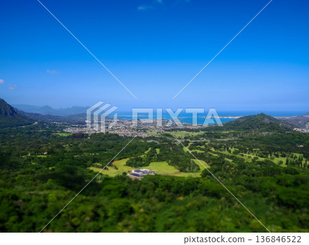 View from Nuuanu Pali on the island of Oahu, Hawaii 136846522