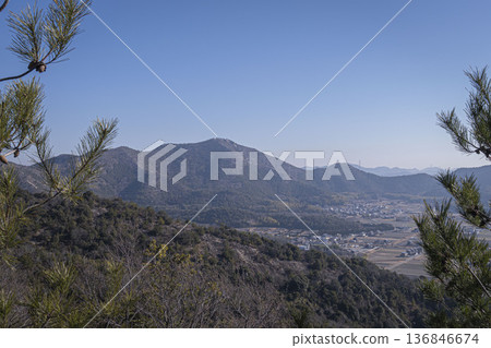高見倉山：這座海拔304公尺的山峰橫跨兵庫縣加古川市和高砂市，從山上健行可欣賞的景色。 136846674