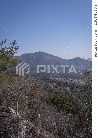 高見倉山：這座海拔304公尺的山峰橫跨兵庫縣加古川市和高砂市，從山上健行可欣賞的景色。 136846678