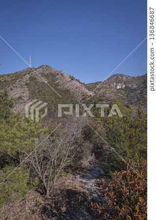 高見倉山：這座海拔304公尺的山峰橫跨兵庫縣加古川市和高砂市，從山上健行可欣賞的景色。 136846687
