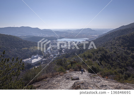 高見倉山：這座海拔304公尺的山峰橫跨兵庫縣加古川市和高砂市，從山上健行可欣賞的景色。 136846691