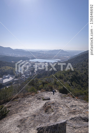高見倉山：這座海拔304公尺的山峰橫跨兵庫縣加古川市和高砂市，從山上健行可欣賞的景色。 136846692