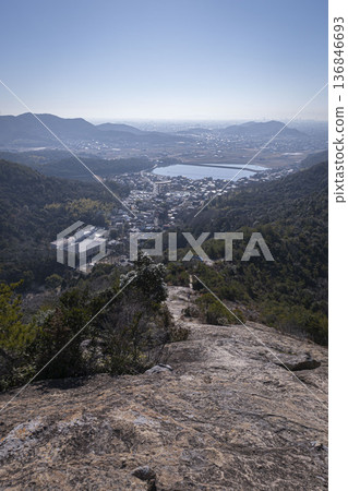 高見倉山：這座海拔304公尺的山峰橫跨兵庫縣加古川市和高砂市，從山上健行可欣賞的景色。 136846693