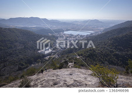 高見倉山：這座海拔304公尺的山峰橫跨兵庫縣加古川市和高砂市，從山上健行可欣賞的景色。 136846696