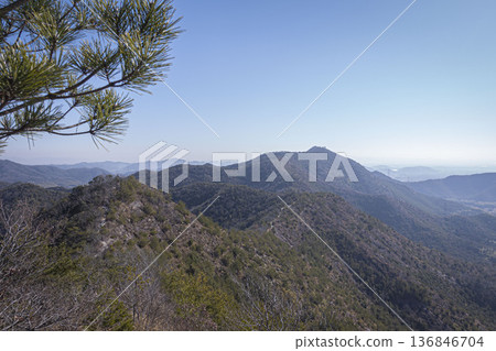 高見倉山：這座海拔304公尺的山峰橫跨兵庫縣加古川市和高砂市，從山上健行可欣賞的景色。 136846704