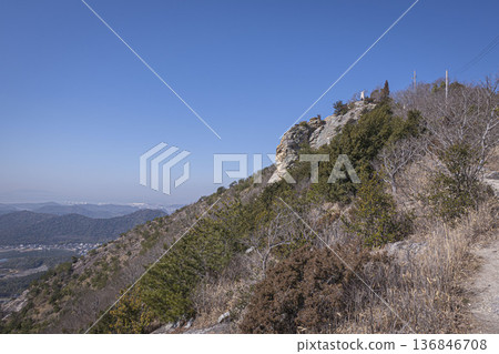 高見倉山：這座海拔304公尺的山峰橫跨兵庫縣加古川市和高砂市，從山上健行可欣賞的景色。 136846708