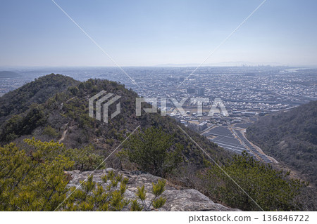 高見倉山：這座海拔304公尺的山峰橫跨兵庫縣加古川市和高砂市，從山上健行可欣賞的景色。 136846722