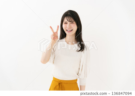 中年婦女肖像片 136847094