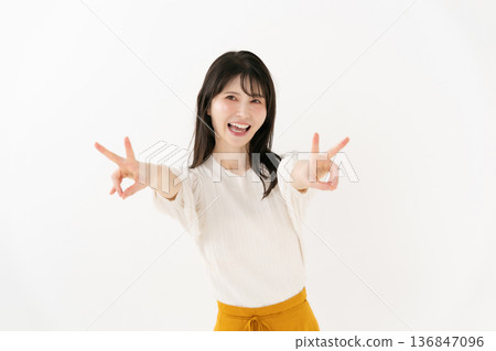 中年婦女肖像片 136847096