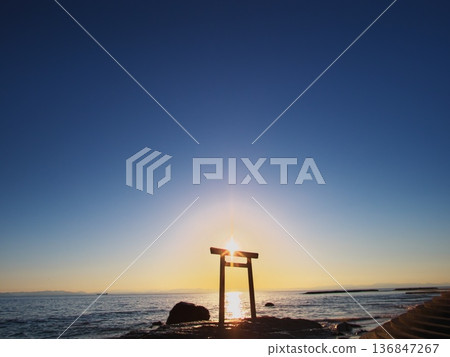 知多半島的秋色：從燕浦鳥居眺望日落 136847267