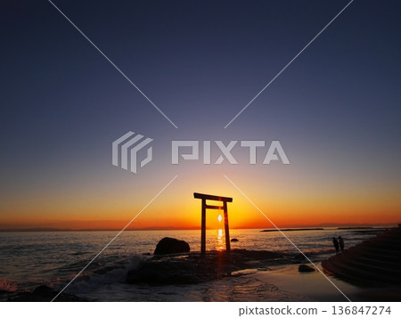 Autumn on the Chita Peninsula: View of the sunset over the torii gate at Tsubutegaura 136847274