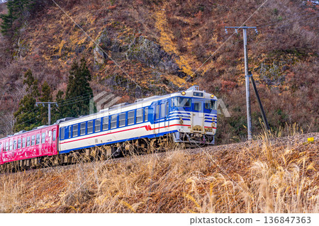 A trip on the Tadami Line in early winter 136847363