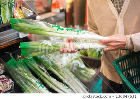 Senior man shopping at hand Senior man shopping at hand 136847631