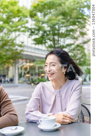 Couple drinking coffee on the terrace 136847804