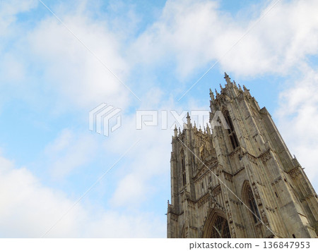 英國貝佛利大教堂的哥德式建築與藍天 136847953