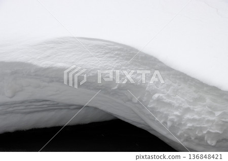 Edge of deep white curved snowdrift Edge of deep white curved snowdrift 136848421
