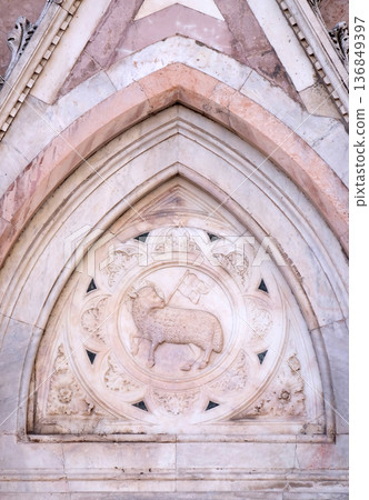 Agnus Dei carrying a Christian flag, Portal of Cattedrale di Santa Maria del Fiore (Cathedral of Saint Mary of the Flower), Florence, Italy Agnus Dei carrying a Christian flag, Portal of Cattedrale di Santa Maria del Fiore (Cathedral of Saint Mary of the Flower), Florence, Italy 136849397