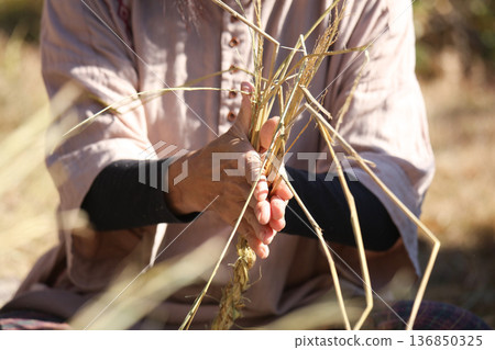 Making shimenawa 136850325