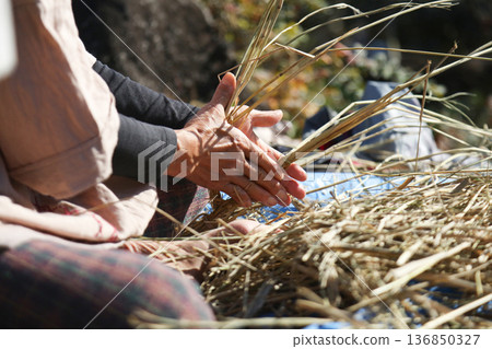 Making shimenawa 136850327