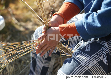Making shimenawa 136850328