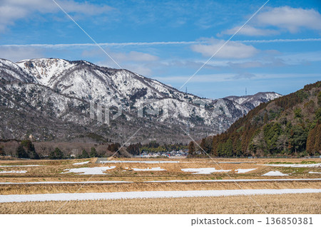 Rural scenery of Makino Town in early spring, Takashima City, Shiga Prefecture 136850381