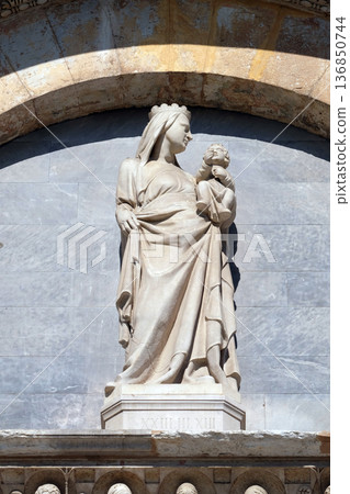 Virgin Mary with baby Jesus above Entrance Door of Cathedral Church Baptistery in Pisa, Italy. Unesco World Heritage Site. Virgin Mary with baby Jesus above Entrance Door of Cathedral Church Baptistery in Pisa, Italy. Unesco World Heritage Site. 136850744