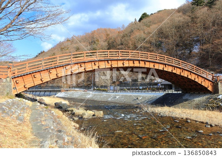 [Nagano Prefecture] Kiso Bridge on a clear day (Narai-juku) 136850843