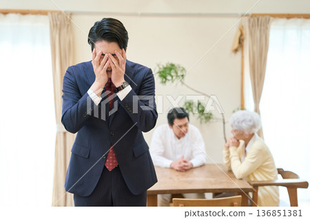 亞洲商人擔憂照顧負擔 136851381